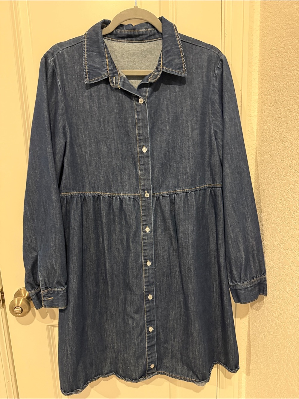 Denim Button-Front Babydoll dress with ruffled details on the back. SZ L